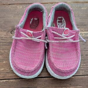 Hey dude Wendy sport mesh bright pink in toddler girls size 8